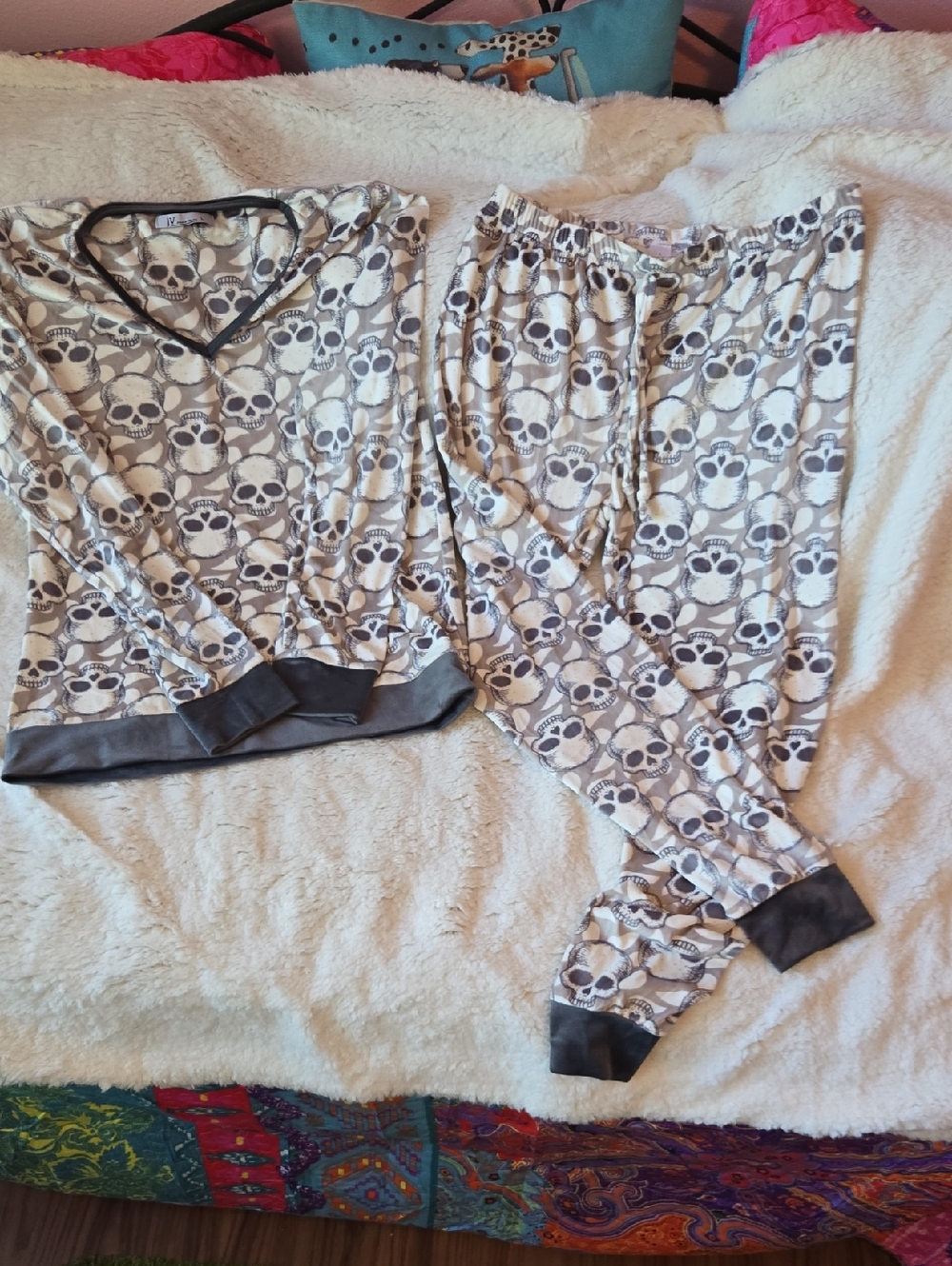 Joan Vass Cream & Gray Skull Print Women’s Pajama Set